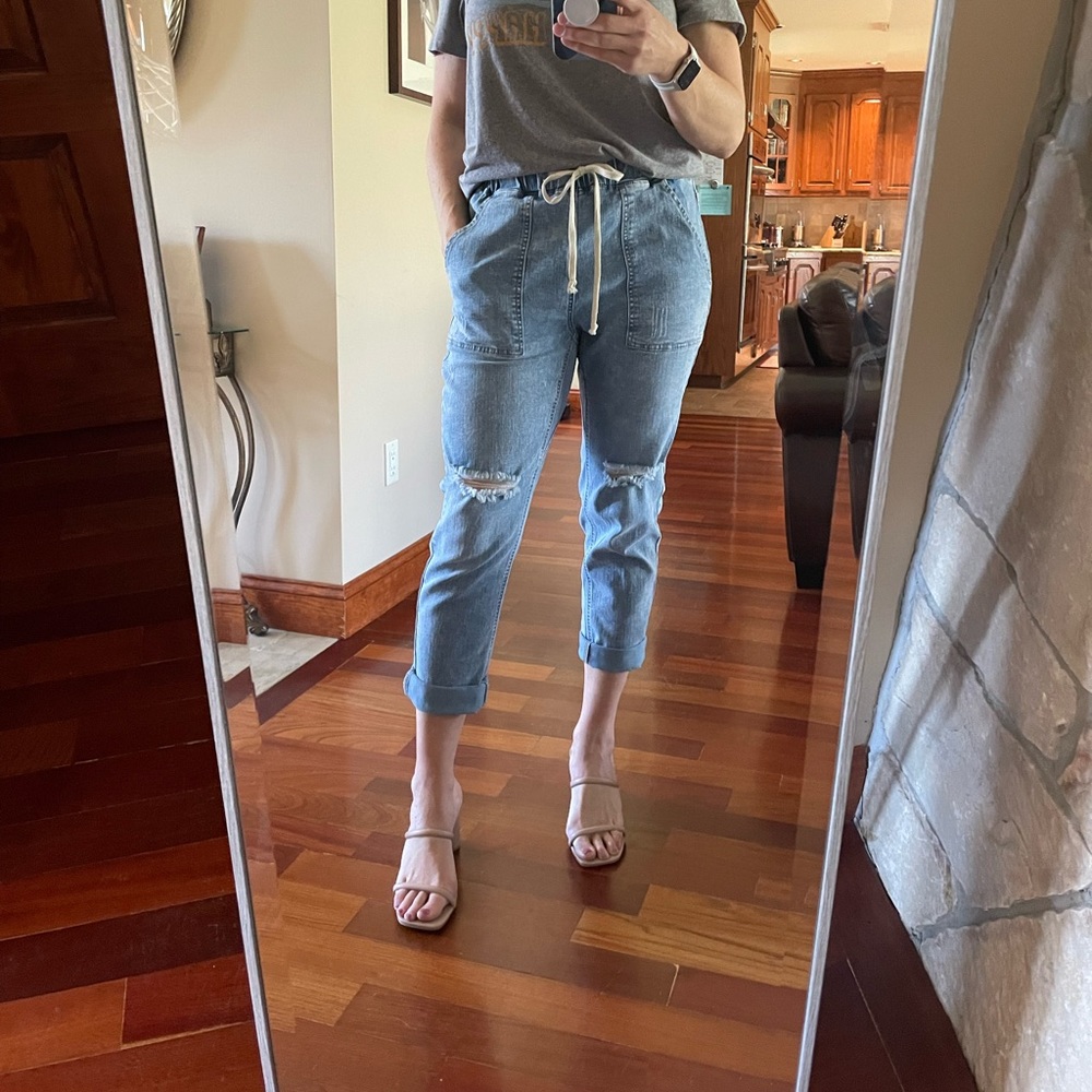 • DISTRESSED UTILITY BOYFRIEND JEANS •